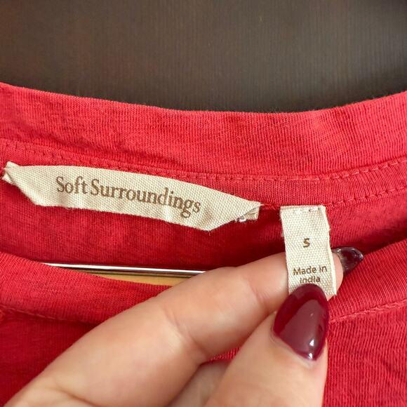 SOFT SURROUNDINGS | Red Cotton Slub 3/4 Sleeve Button Detail Tunic Top | Small - Picture 4 of 5